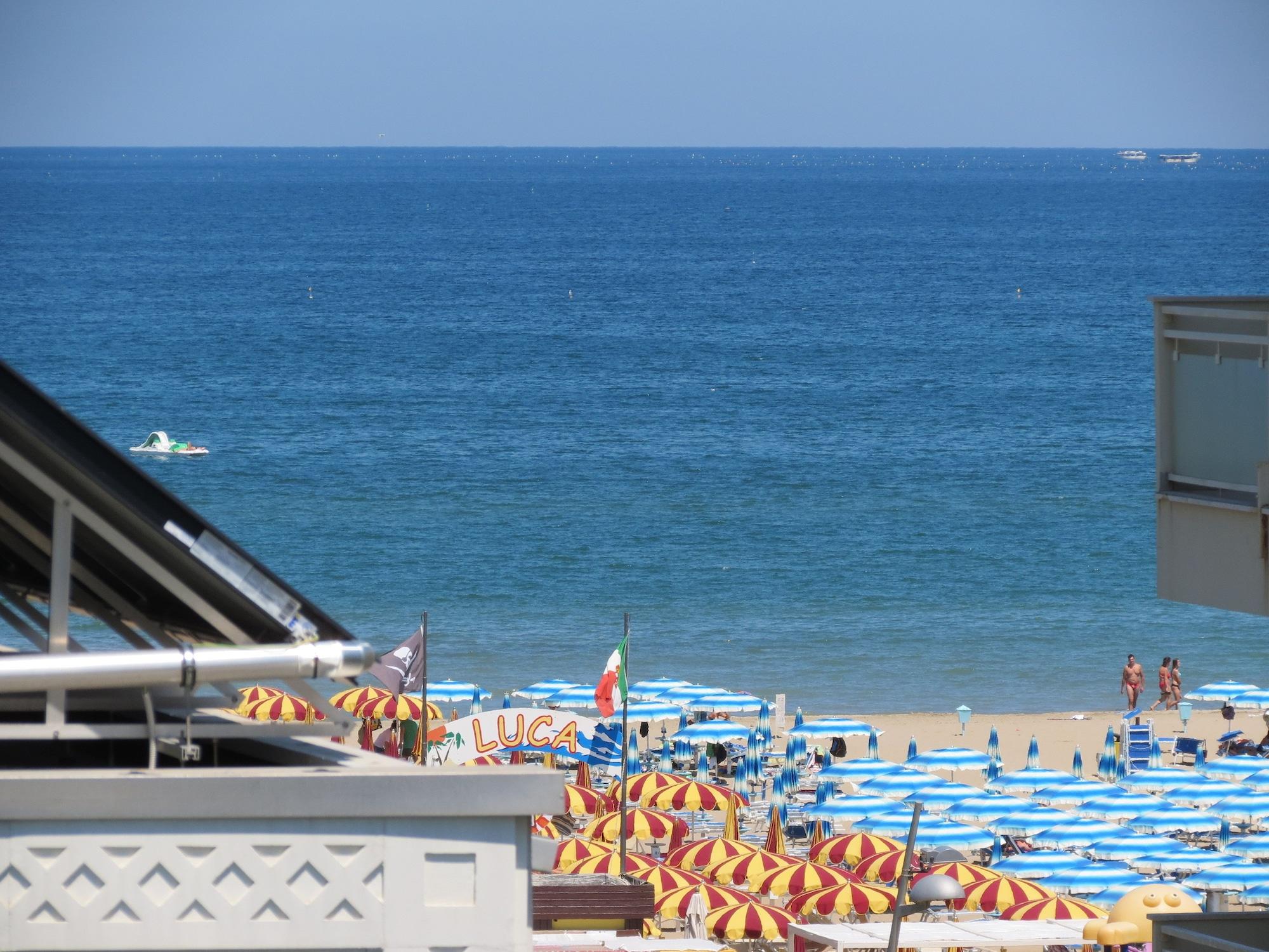 Hotel Gemini Rimini Buitenkant foto