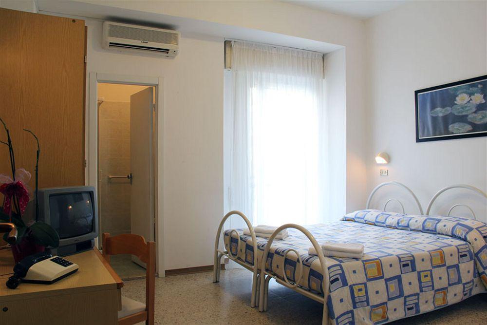 Hotel Gemini Rimini Buitenkant foto