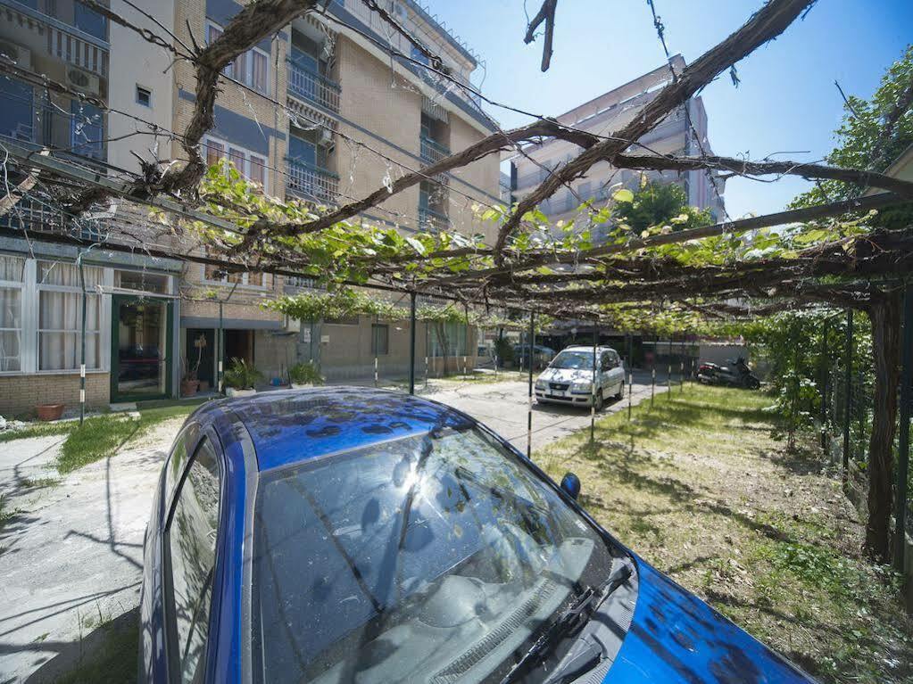 Hotel Gemini Rimini Buitenkant foto
